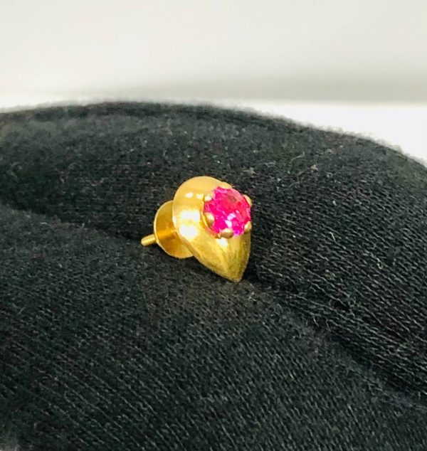 18K gold water drop tops with maroon centre diamond